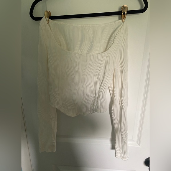 Tops - textured white fitted brandless layering too